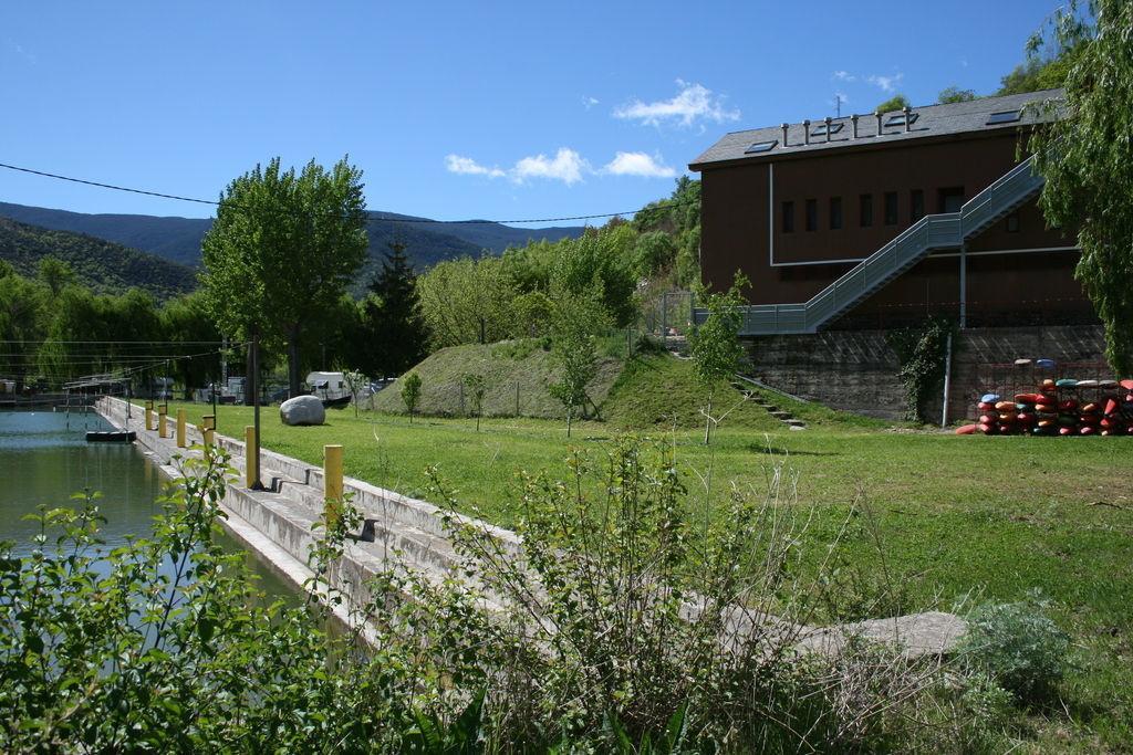 Alberg Escola De Piraguisme De Sort Exterior foto