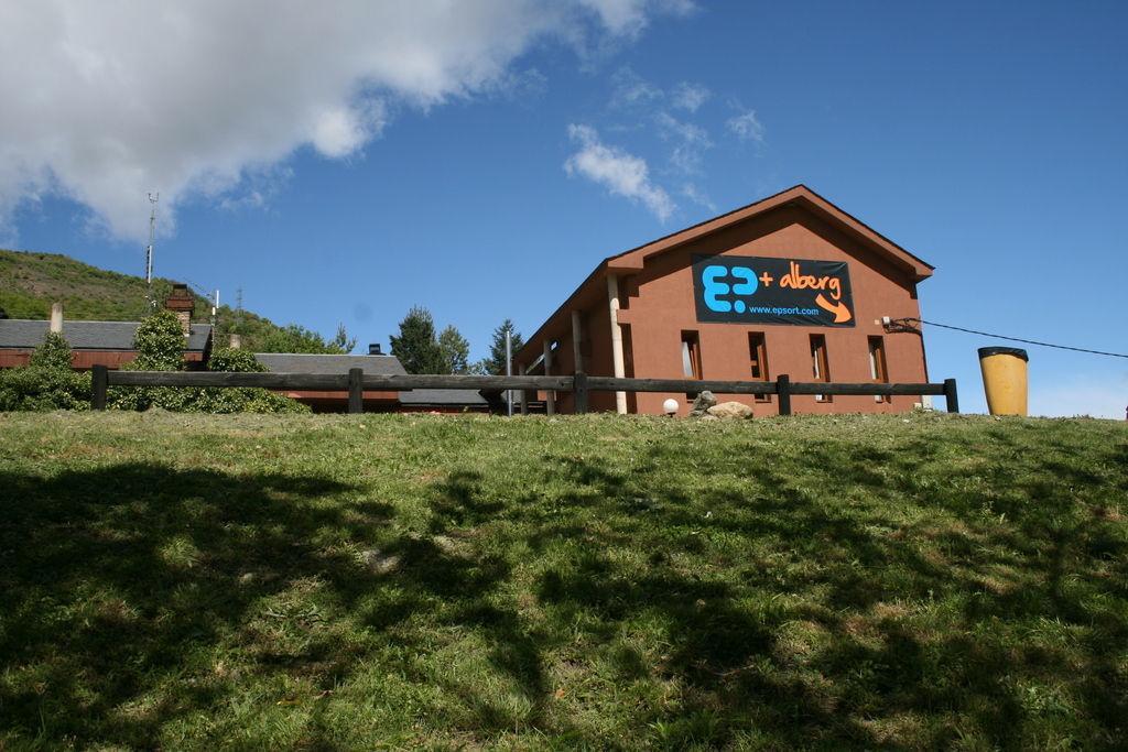 Alberg Escola De Piraguisme De Sort Exterior foto